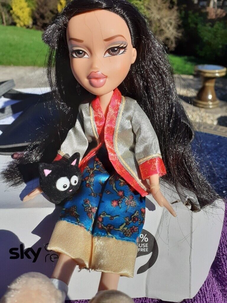 BRATZ Rare Jade Sleep-0ver Doll with small Petz 2006