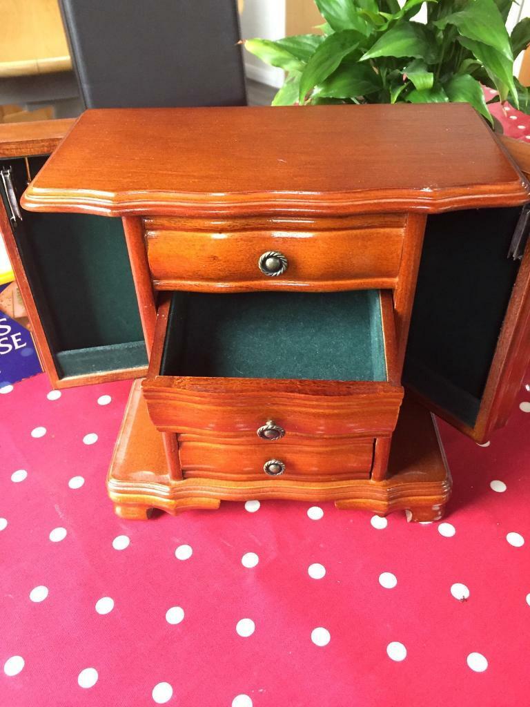 Jewellery box