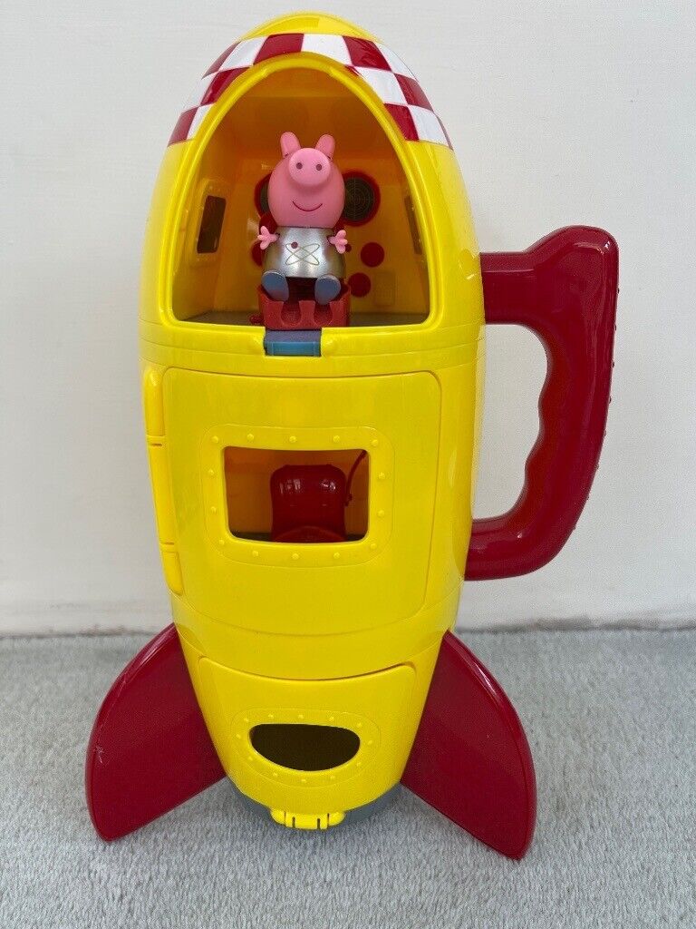 Peppa Pig Spaceship and extra characters 
