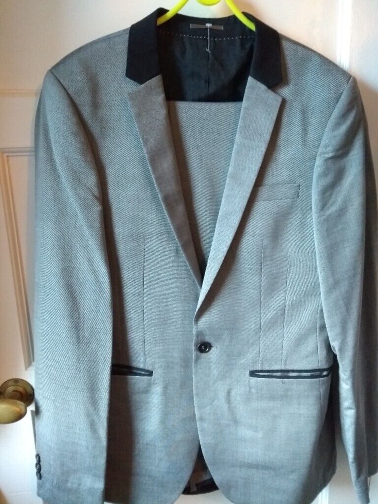 Light grey/silver 'River Island' suit (40L jacket & 34L trousers)