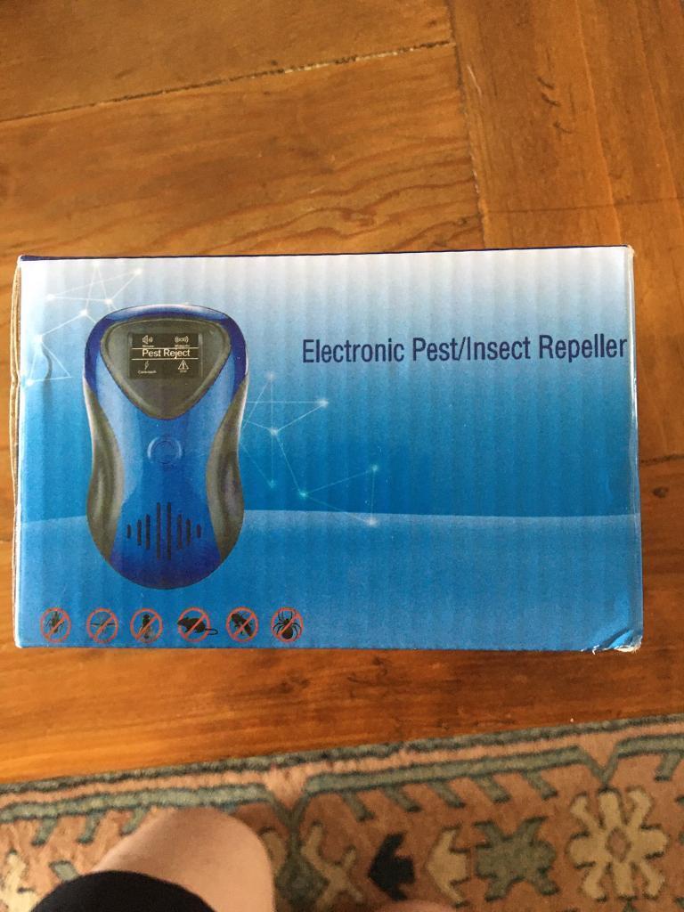 Electronic pest / insect repeller