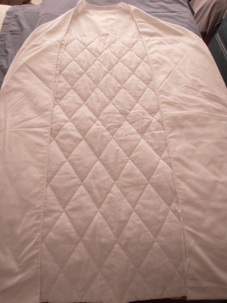SINGLE BED QUILTED MATTRESS COVER. WHITE.