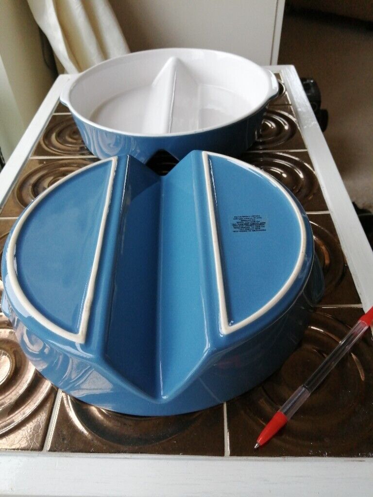 Two matching round oven dishes 
