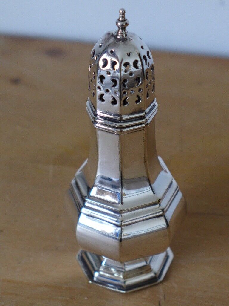 Antique/Vintage Silver Plate Sugar Caster / Sifter / Shaker. Details on base '33389 Elkington EPNS'