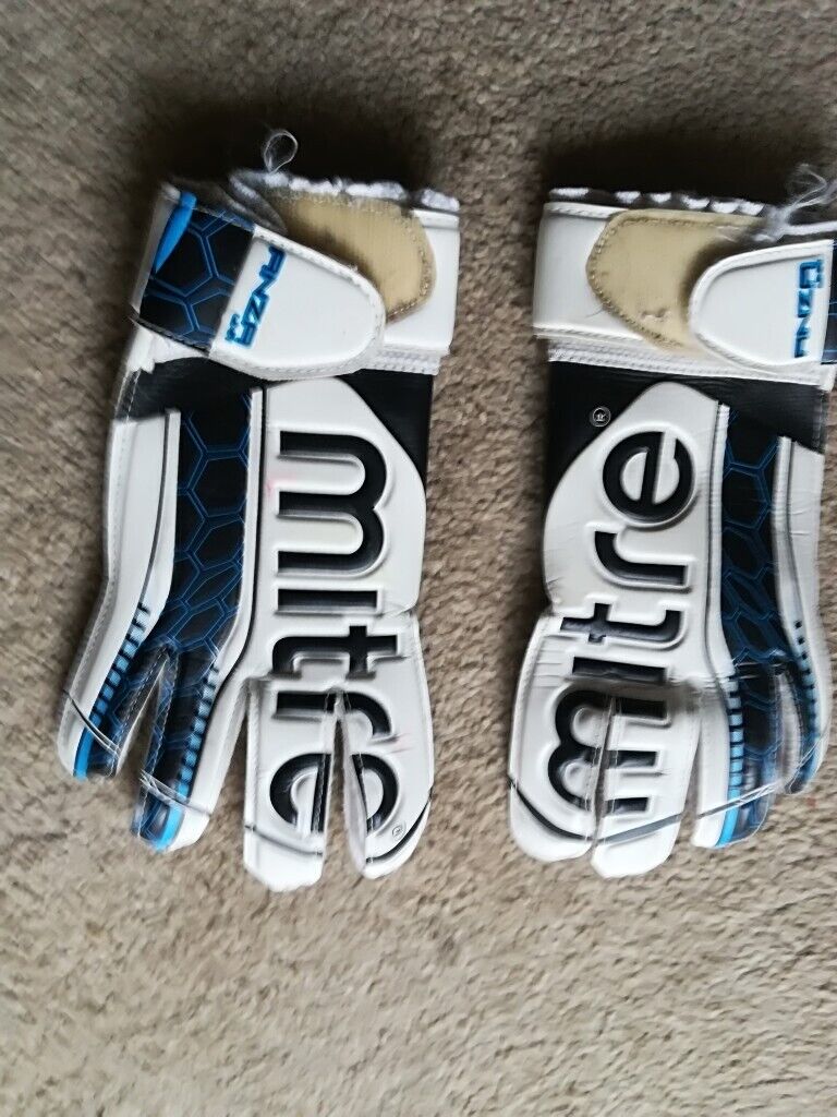 Pair Of Sports Gloves Size 6 S/M