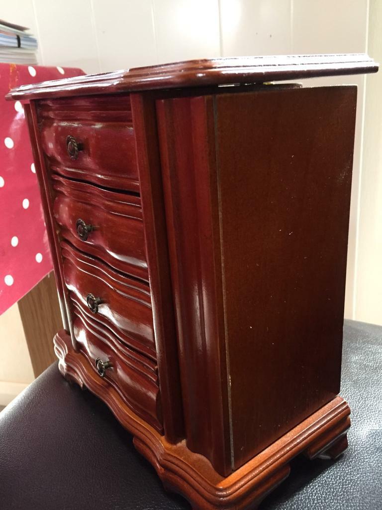 Jewellery box