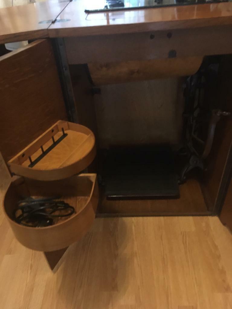 Singer Sewing Machine 