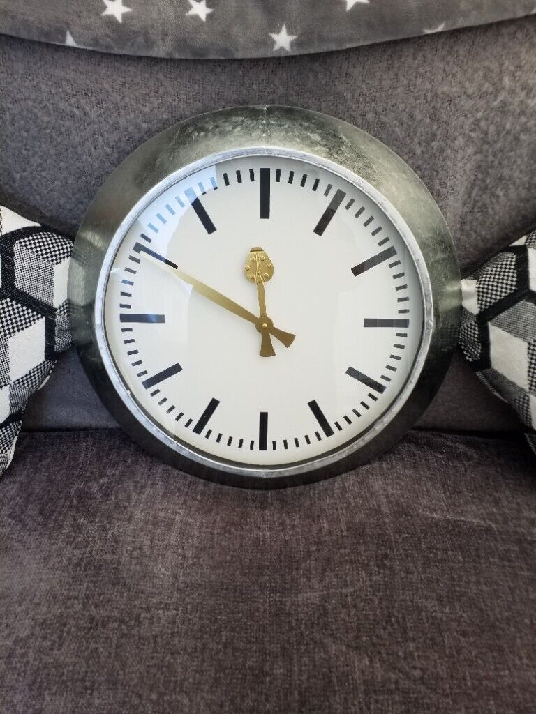 BIG CLOCK .. LARGE GALVANISED BUNDLEBERRY .. INDOOR OR OUTDOOR!! .. BRAND NEW!! 