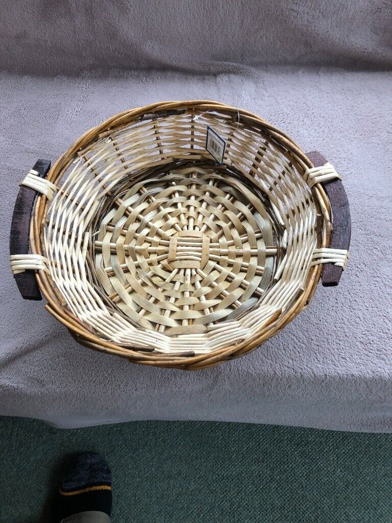 image for Two handled round wicker basket/tray