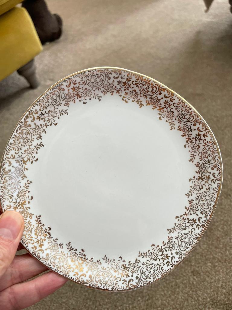 4 vintage Alfred Meakin side plates
