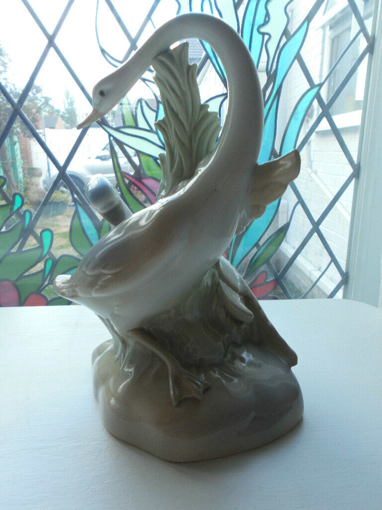   Vintage  so detailed and beautiful great condition.