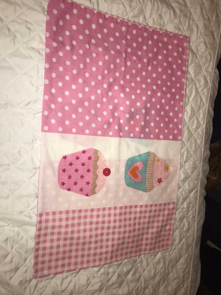 Single duvet cupcake cover & 1 pillow case 