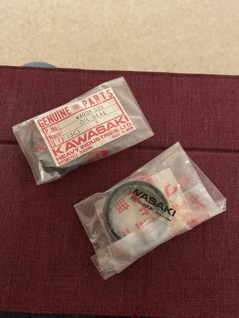 NEW OEM PARTS  , for Kawasaki  KE175 & KD175  FRONT FORK SEALS ( 1976-1979 )