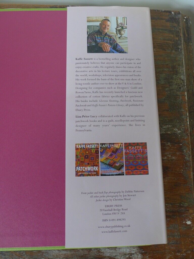 Collectable vintage hardback: KAFFE FASSETT'S V & A QUILTS. Illustrated.