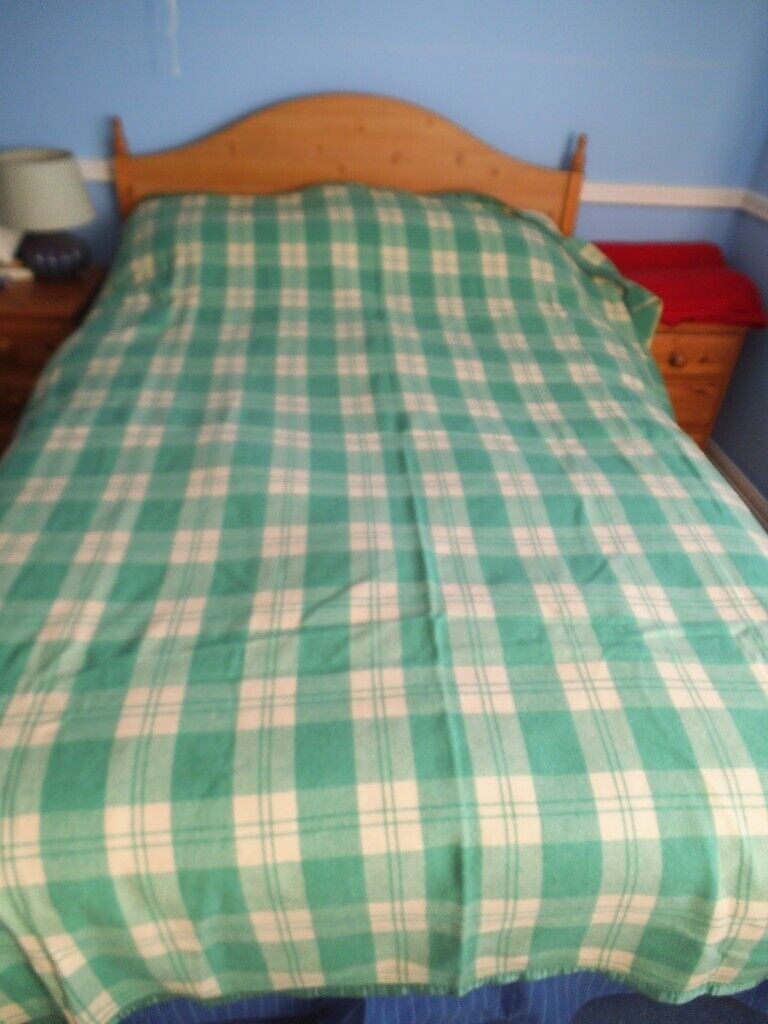 image for Welsh Wool Blanket  Derw 100% Welsh wool Green / Cream Plaid 