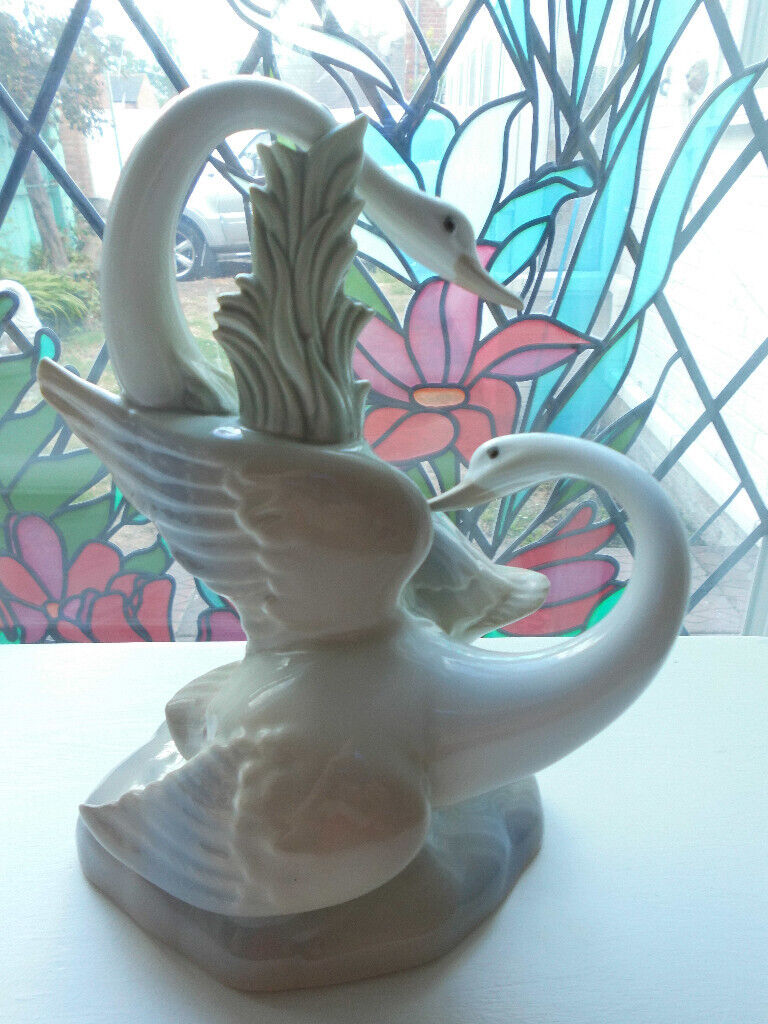   Vintage  so detailed and beautiful great condition.