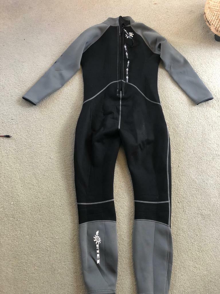 Vortex wetsuit size 38