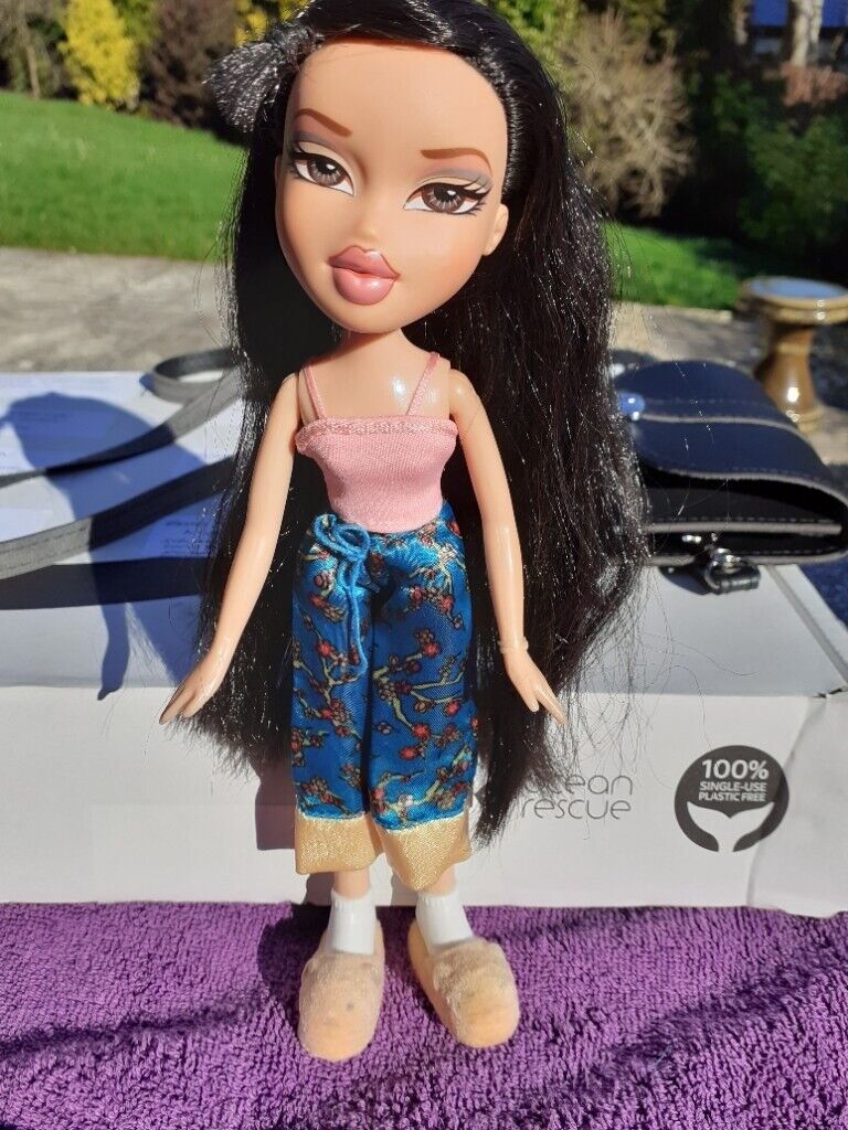 BRATZ Rare Jade Sleep-0ver Doll with small Petz 2006