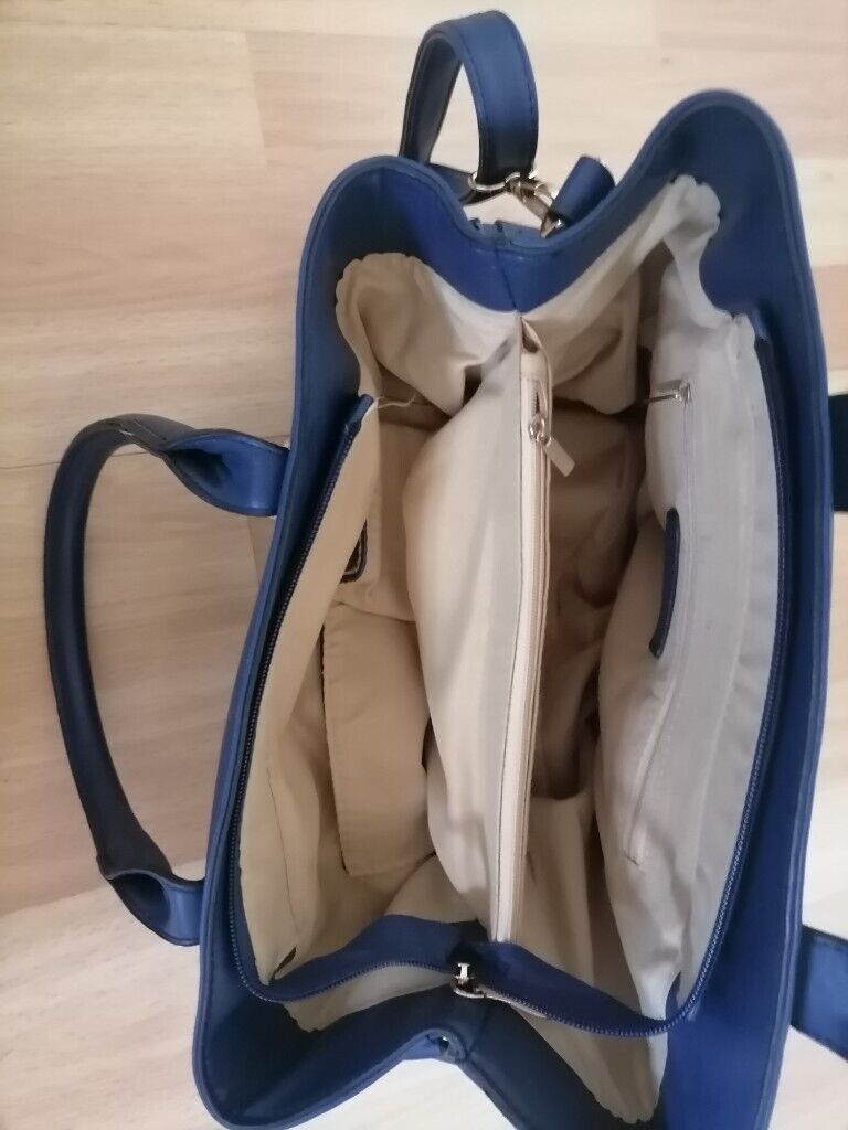 PAULA ROSSI Designer Adjustable Shoulder Leather Handbag. Nr Mint Cond . 