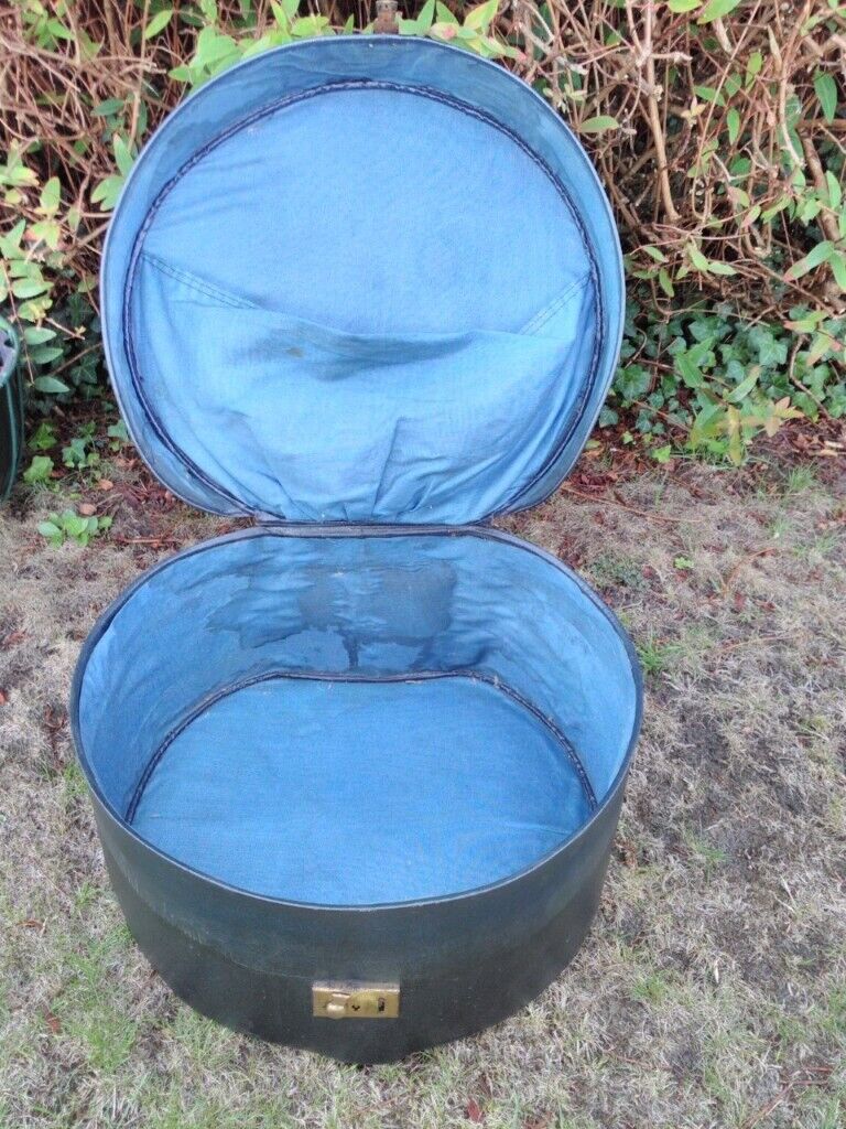  Hat boxes