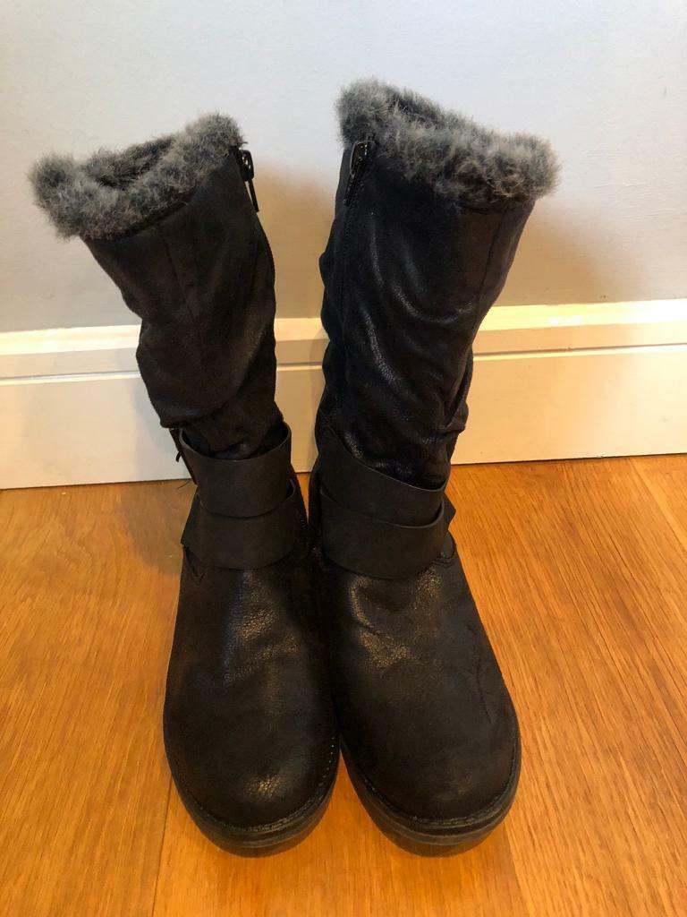 Ladies size 4 black boots