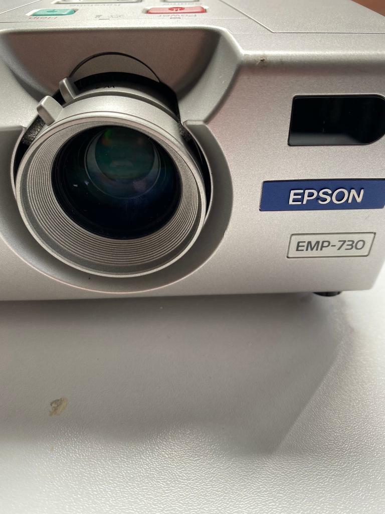 Epson projector in very good condition 