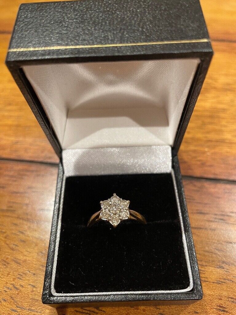 image for Beautiful 9 carat gold ring 