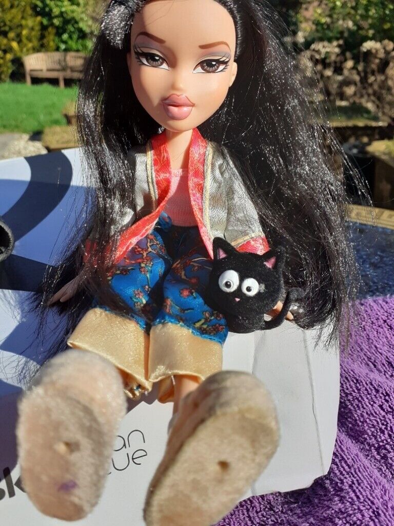 BRATZ Rare Jade Sleep-0ver Doll with small Petz 2006