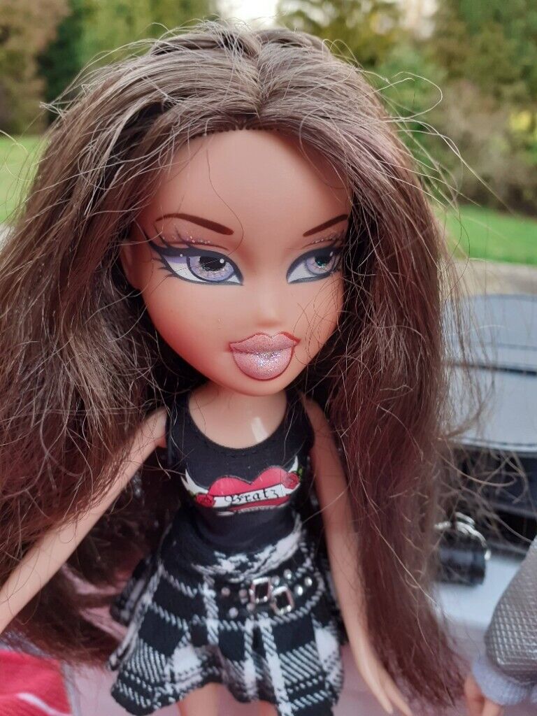 RARE Bratz Wintertime Wonderland Dolls DANA and KOBY from 2003