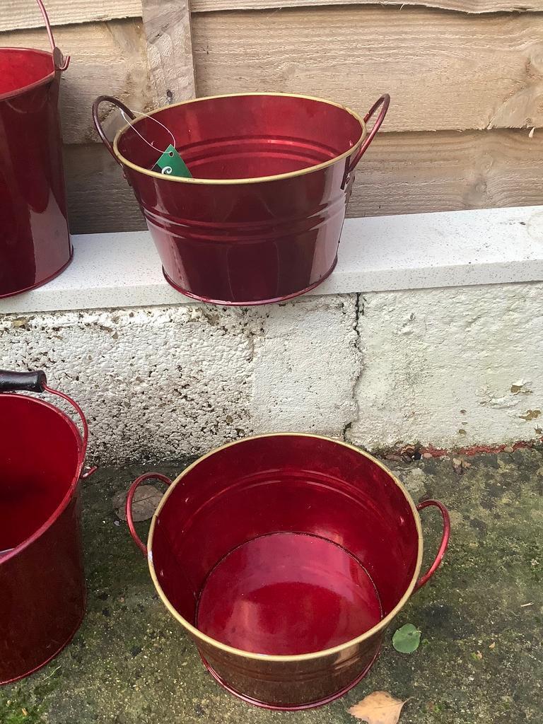 Calipsa Zinc Red Bucket With Flexible Handles 