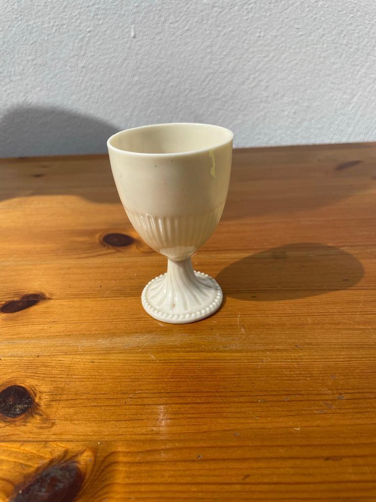 Porcelain egg cup holder 