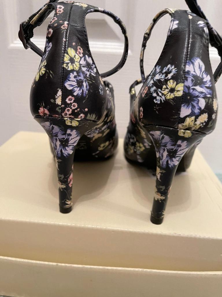 New, never worn. Lovely flower pattern high heels. Size 4