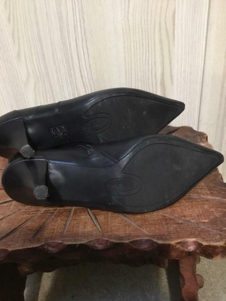 NINE WEST BLACK LEATHER BOOTS SIZE 5