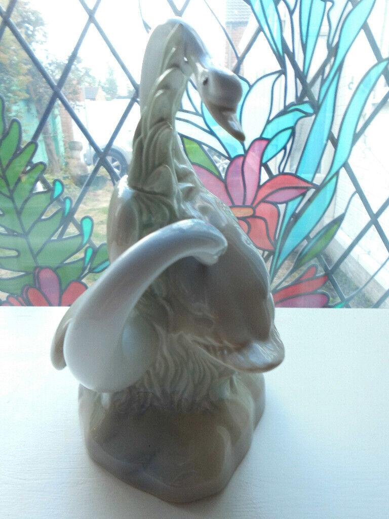   Vintage  so detailed and beautiful great condition.