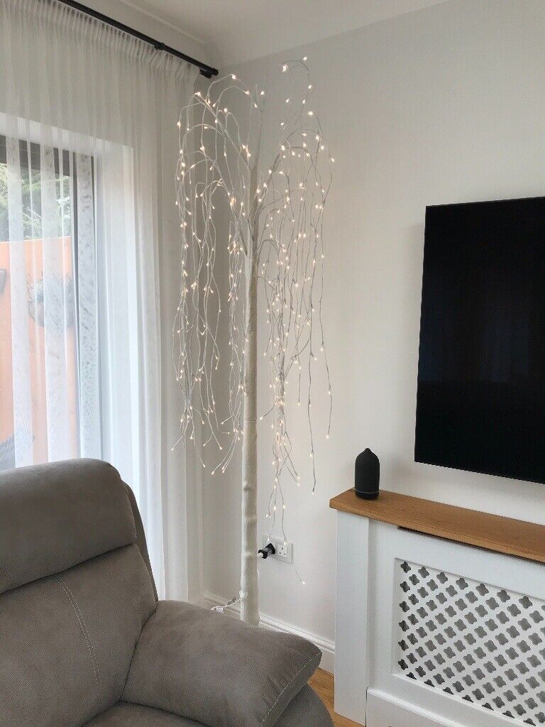 Light up tree for  indoors and outdoors use
