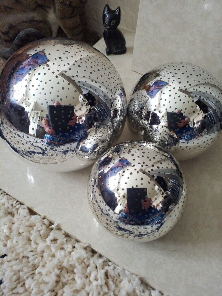 image for K BY KELLY HOPPEN .. ELEGANT SILVER SPHERES .. BRAND NEW!!
