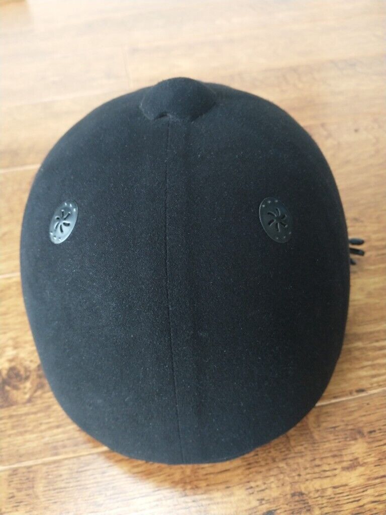 Harry Hall black riding hat 6.5in/53cm with hat bag