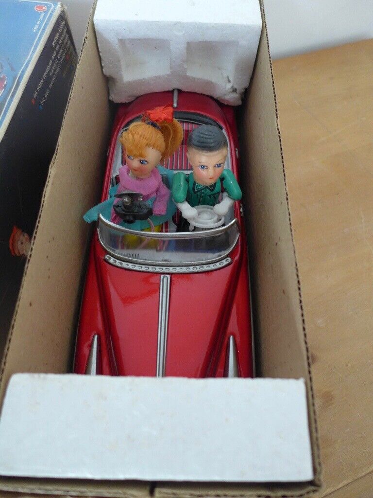 Collectable CHINESE TIN TOY: Vintage PHOTOING ON CAR. Model ME630. Battery Operated. Rare.