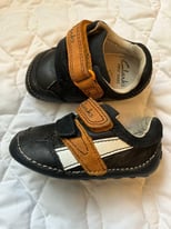 LOVELY CLARKS BOYS FIRST SHOES/CRUISERS. Kid Leather/MEMORY FOAM INNER