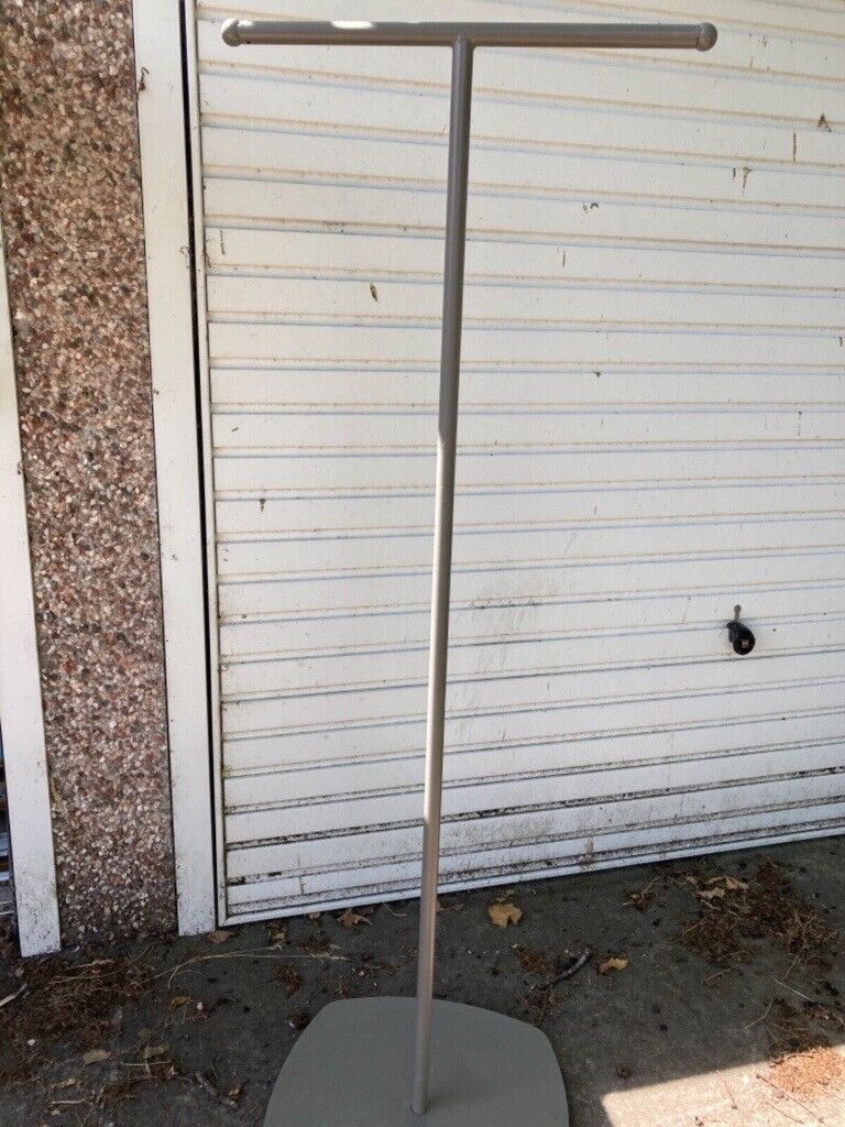 EX LAURA ASHLEY FREESTANDING BESPOKE 2 PRONG GARMENT DISPLAY STAND/POLE- RETAIL