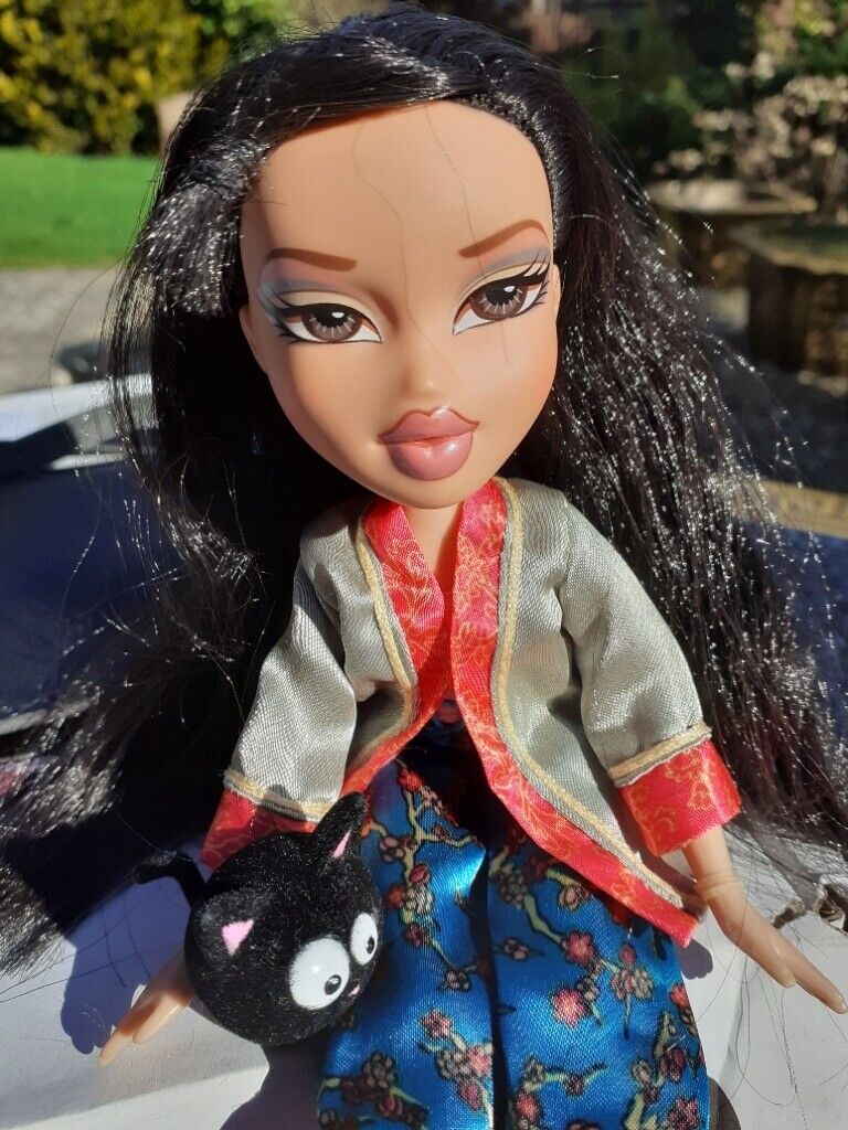 BRATZ Rare Jade Sleep-0ver Doll with small Petz 2006