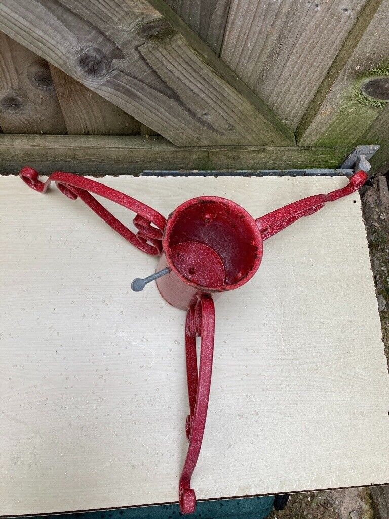 RED STURDY METAL REAL XMAS/CHRISTMAS TREE STAND THREE SCROLL LEGS