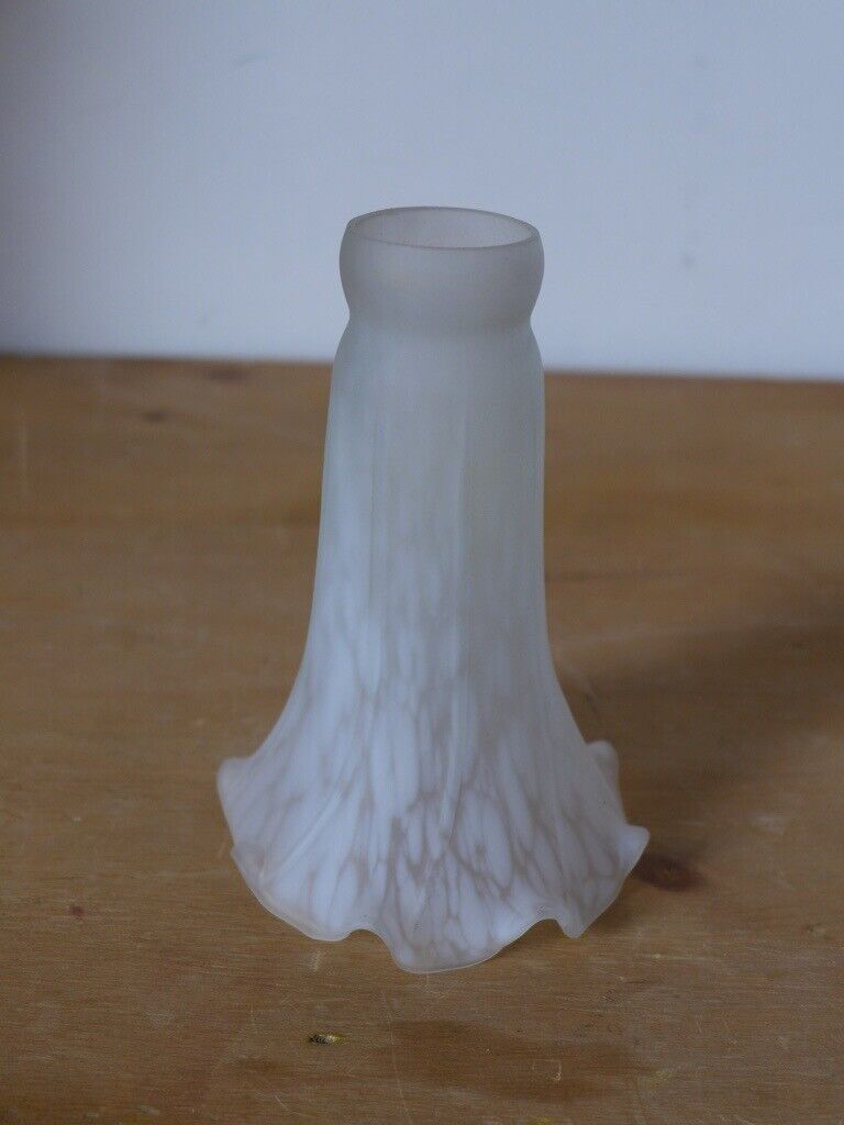 image for Vintage / Antique SMALL SLENDER ART DECO WHITE FROSTED, PATTERNED GLASS LAMPSHADE / LIGHTSHADE.