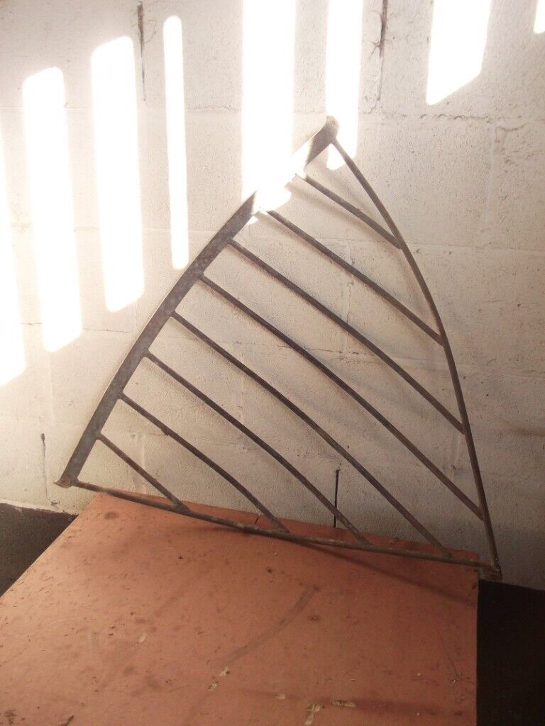 VINTAGE HAY MANGER  * GARDEN WALL PLANTER *