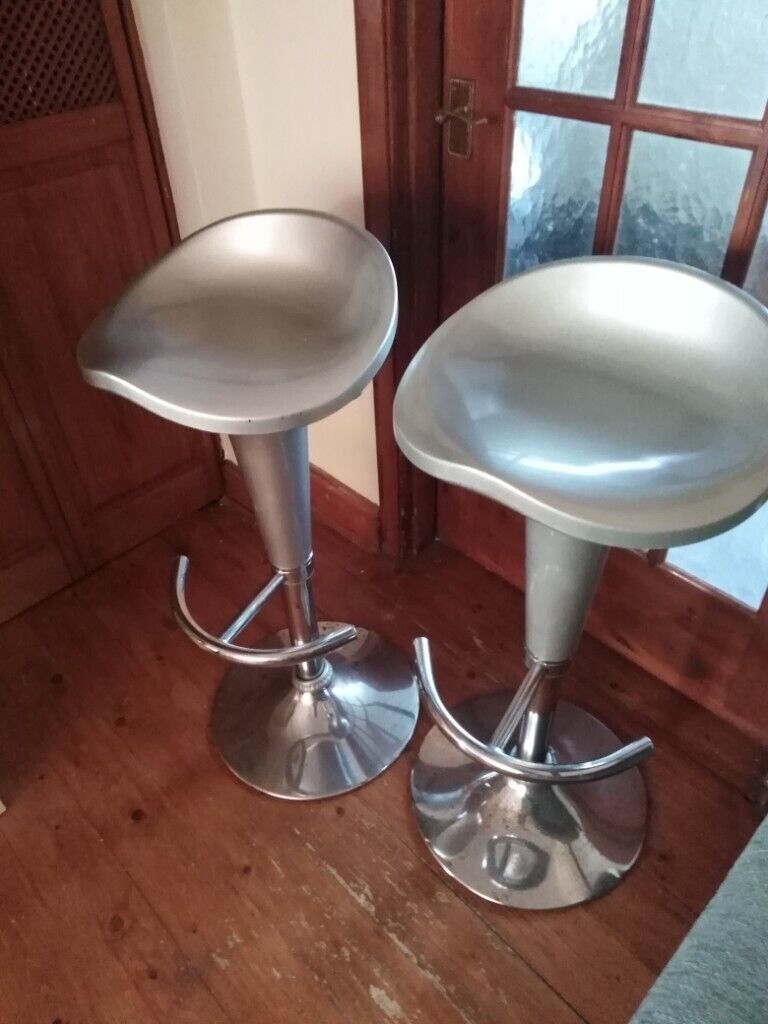 2x grey barstools