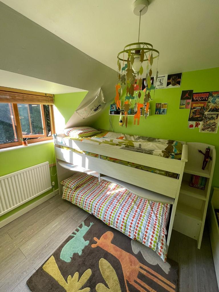 Midsleeper Bed with 2 sliding desks 