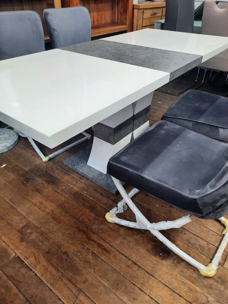 High gloss dining table Brand new 