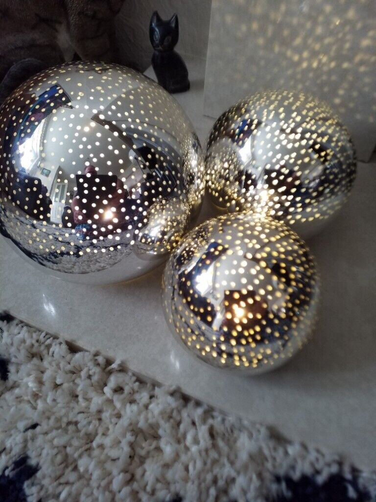 K BY KELLY HOPPEN .. ELEGANT SILVER SPHERES .. BRAND NEW!!