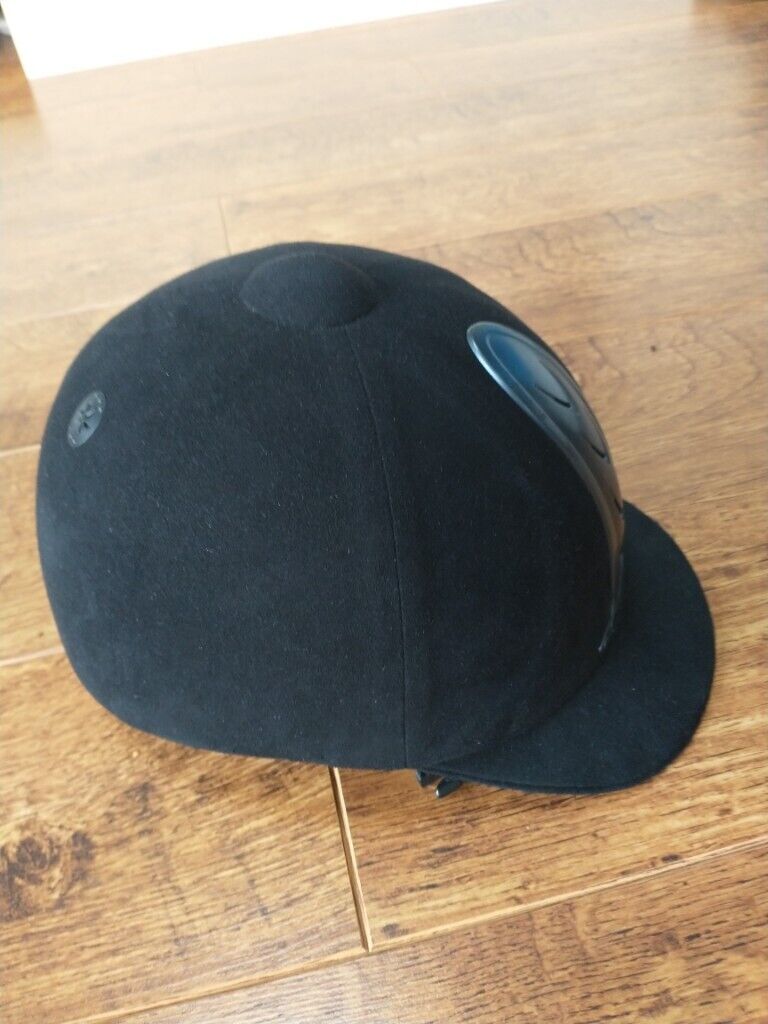 Harry Hall black riding hat 6.5in/53cm with hat bag