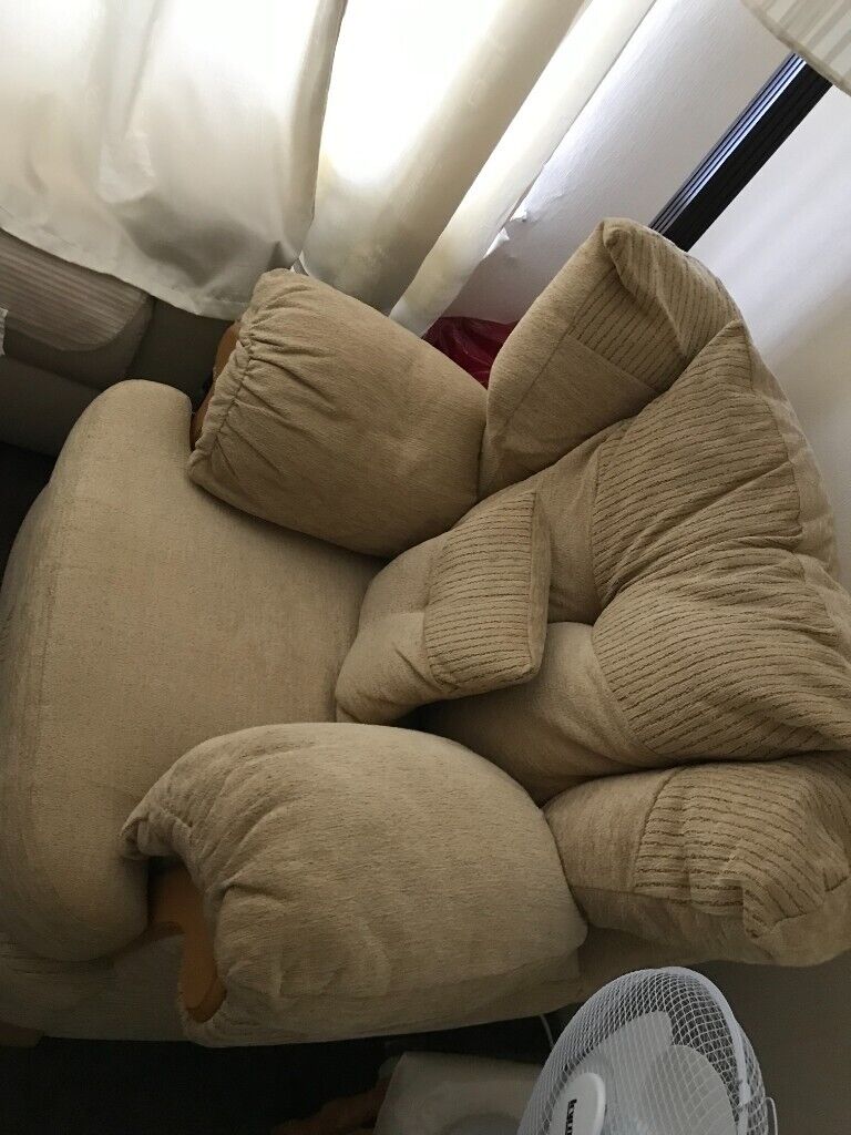 GORGEOUS 3 PIECE HARVEY,S SOFA SET,GREAT QUALITY AND GOOD CONDITION,BARGAIN PRICE